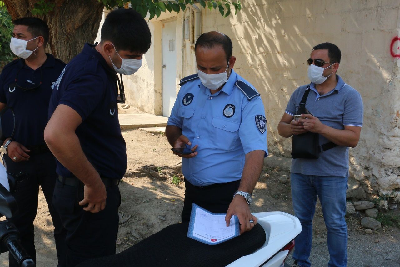 Yolu, kum dökerek trafiğe kapattı 5