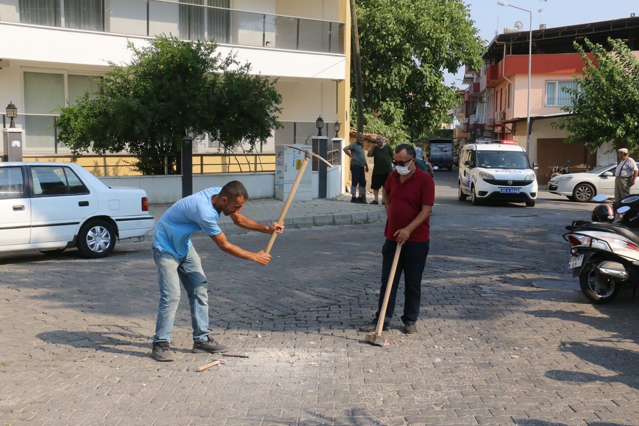 Yolu, kum dökerek trafiğe kapattı 7