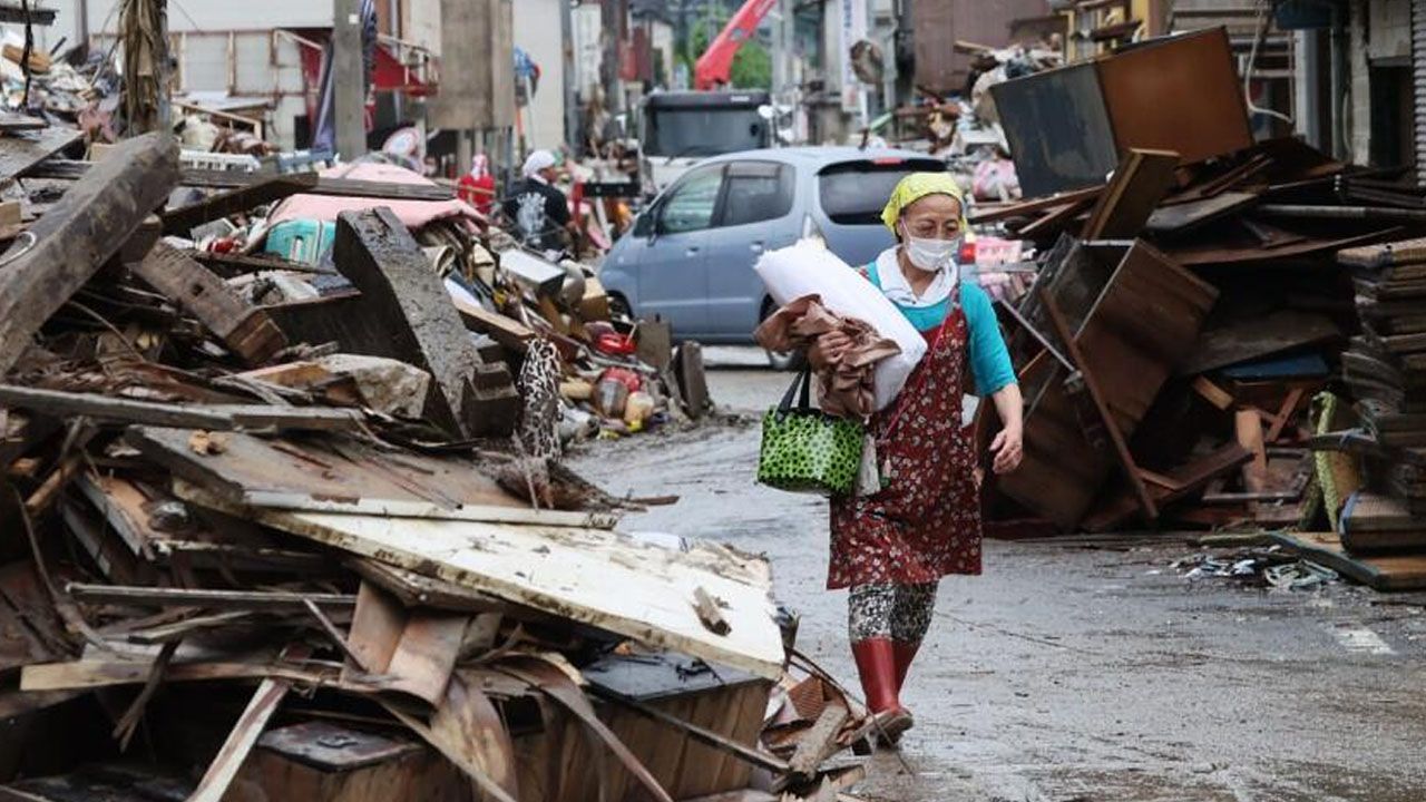 Japonya'da felaketin bilançosu ağırlaşıyor: Ölenlerin sayısı 63'e yükseldi 8