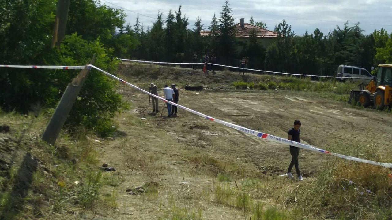 Asker dedektörle altın aradı! 4