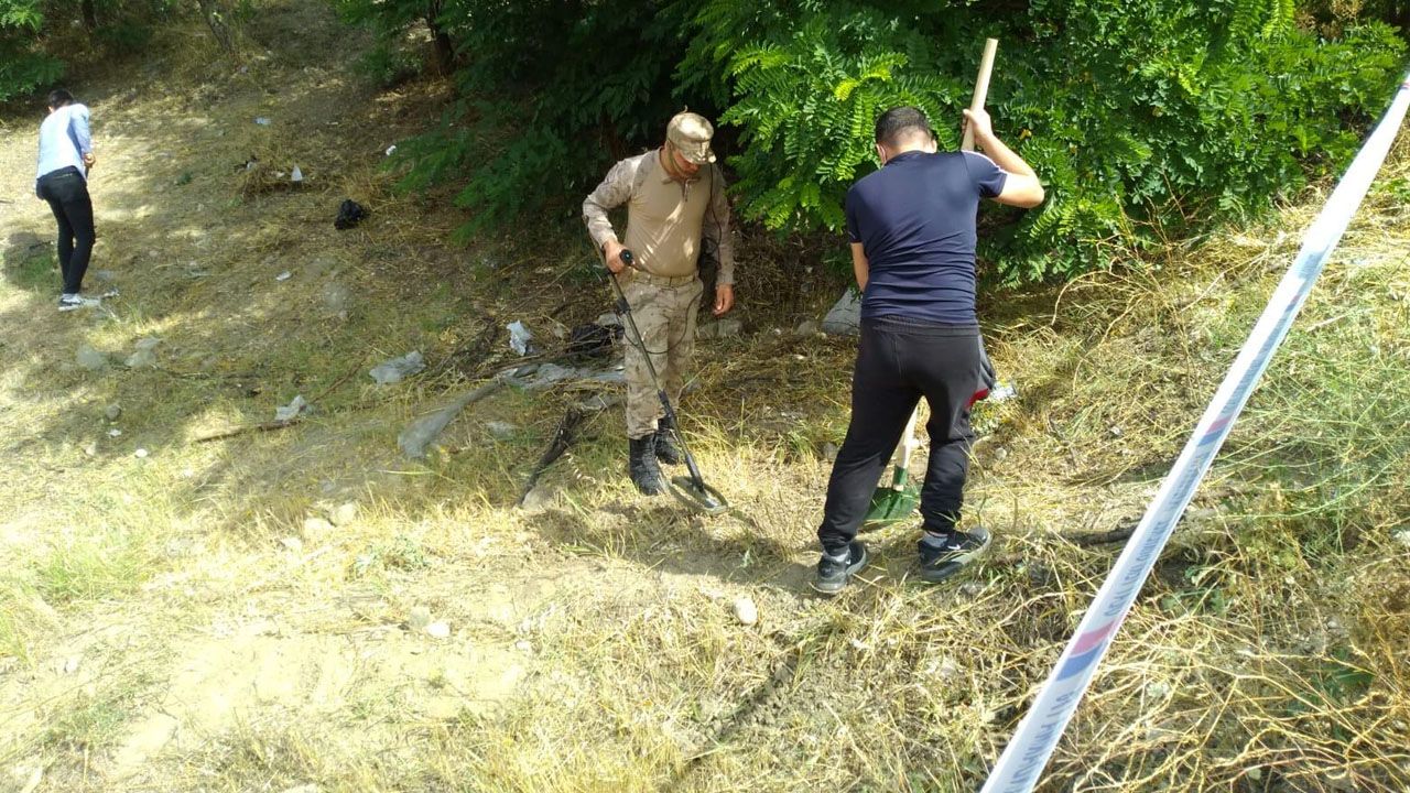 Asker dedektörle altın aradı! 5