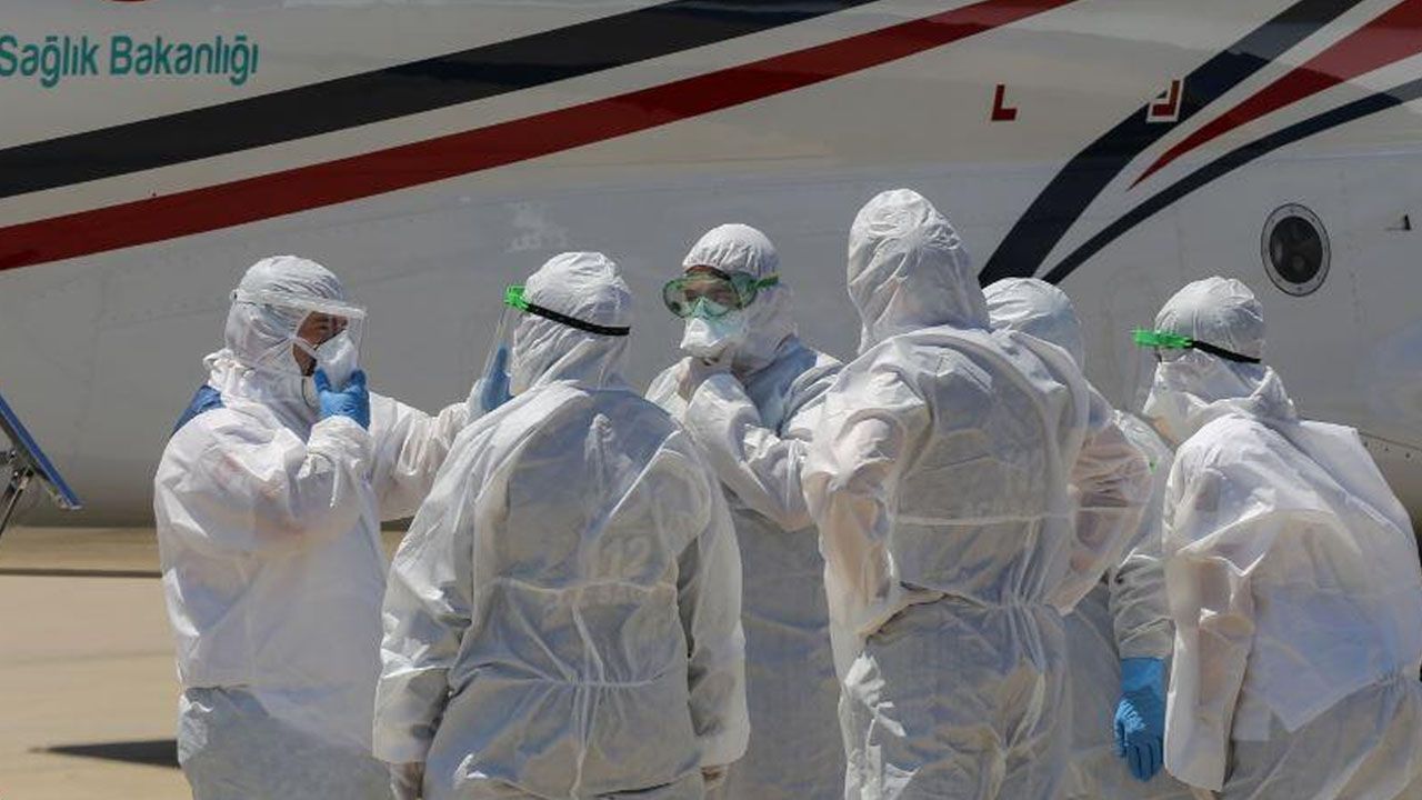 Koronavirüs hastalarını getiren ambulans uçak Atatürk Havalimanı'na indi 12