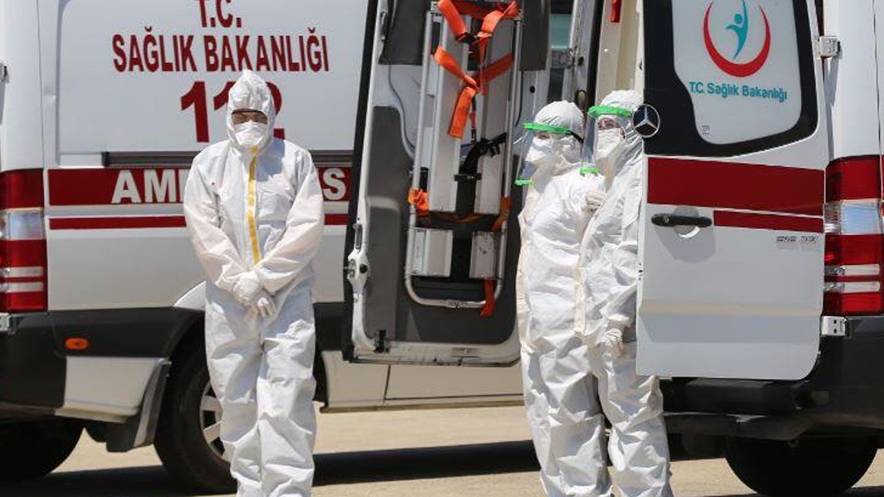 Koronavirüs hastalarını getiren ambulans uçak Atatürk Havalimanı'na indi 13