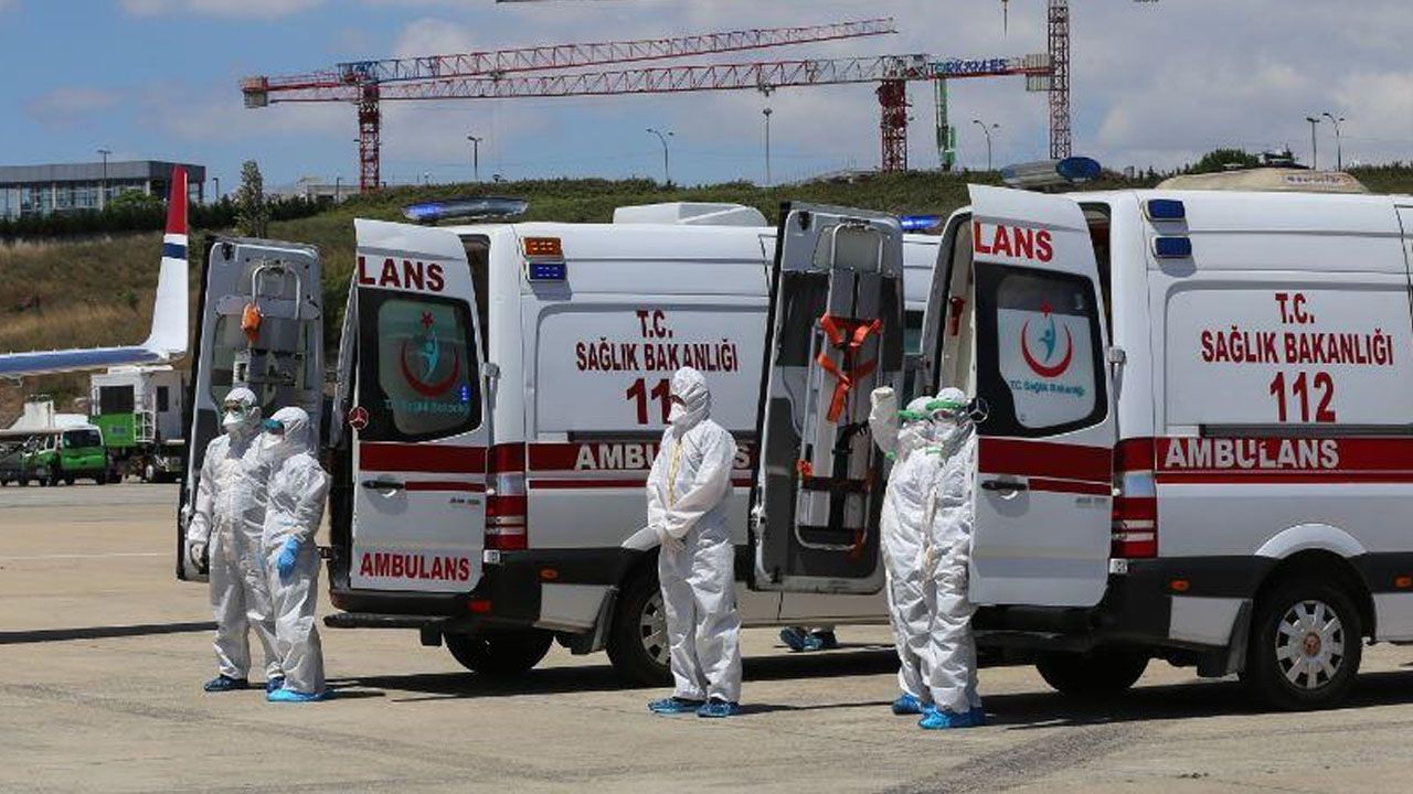 Koronavirüs hastalarını getiren ambulans uçak Atatürk Havalimanı'na indi 14