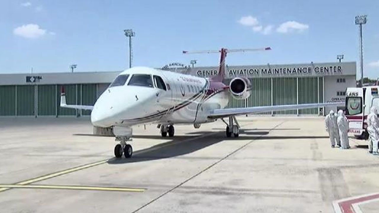 Koronavirüs hastalarını getiren ambulans uçak Atatürk Havalimanı'na indi 2