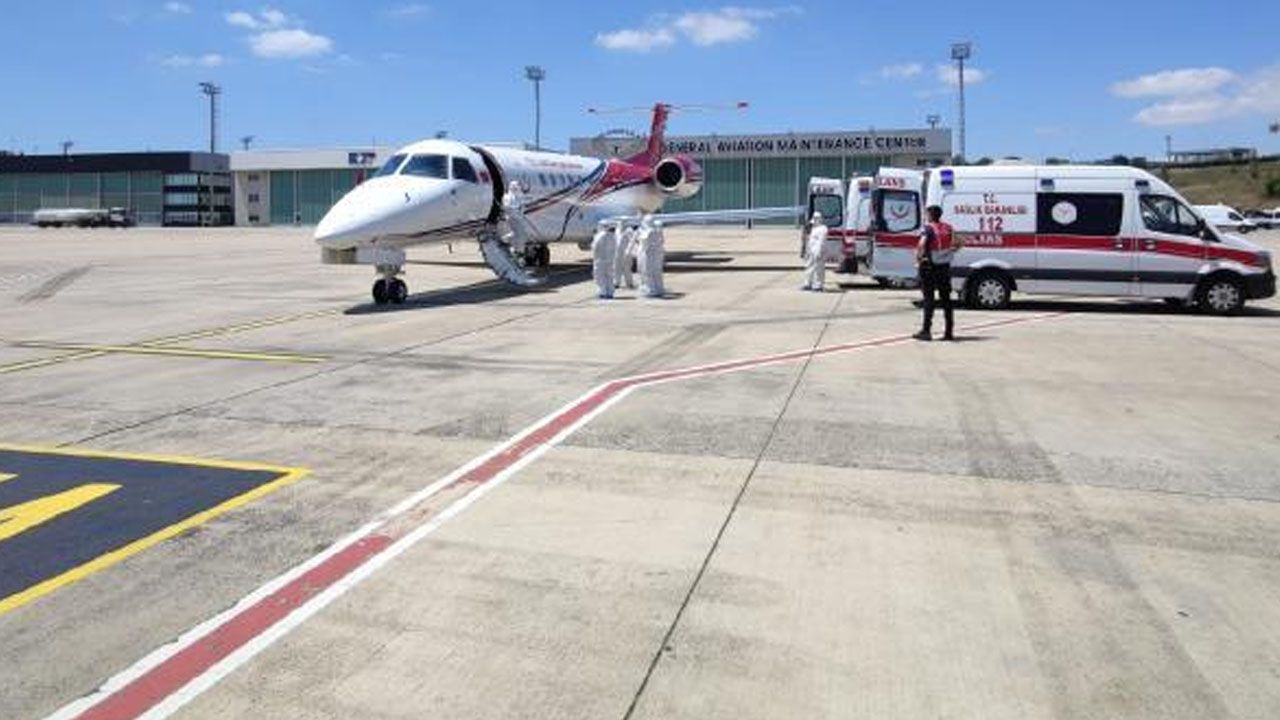 Koronavirüs hastalarını getiren ambulans uçak Atatürk Havalimanı'na indi 6