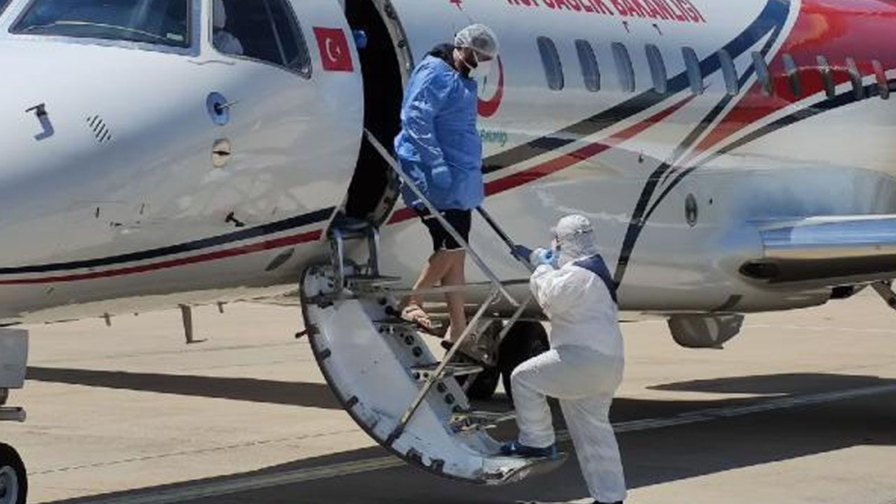 Koronavirüs hastalarını getiren ambulans uçak Atatürk Havalimanı'na indi 8