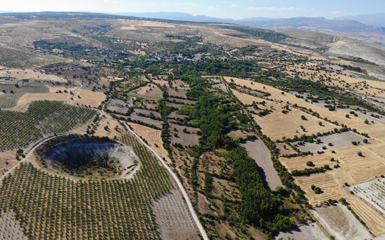 Elazığ'daki bu çukur gizemini koruyor 4