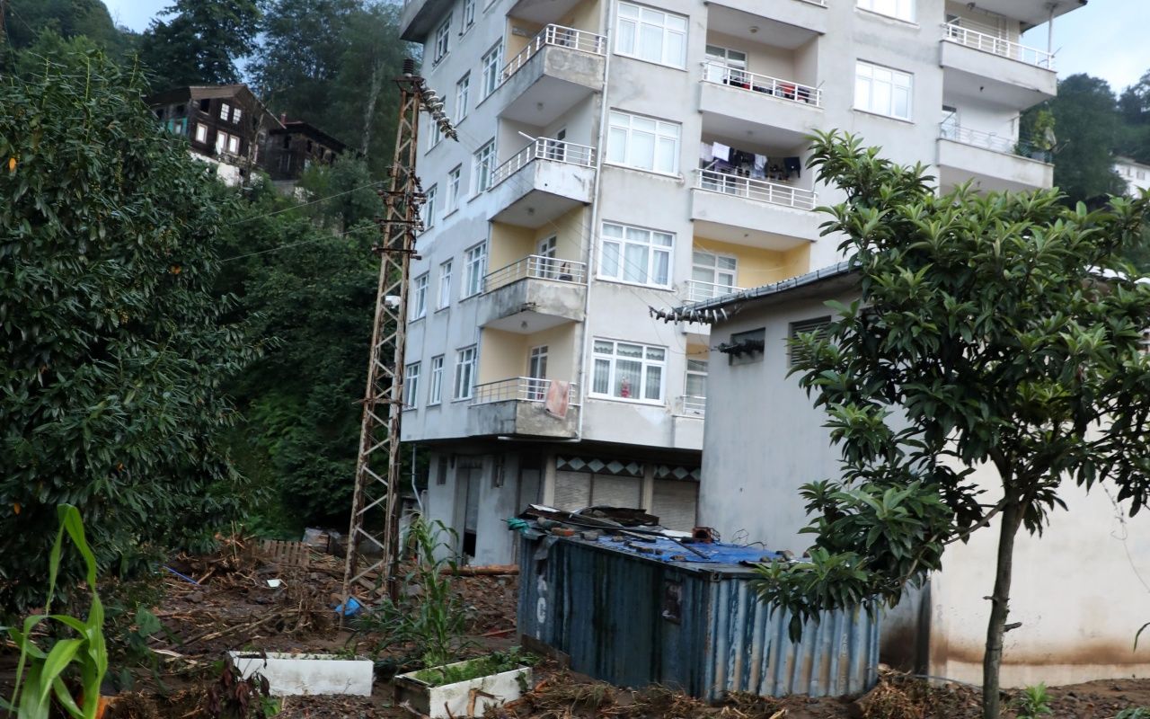 Sel ve heyelanın bilançosu ağır 23
