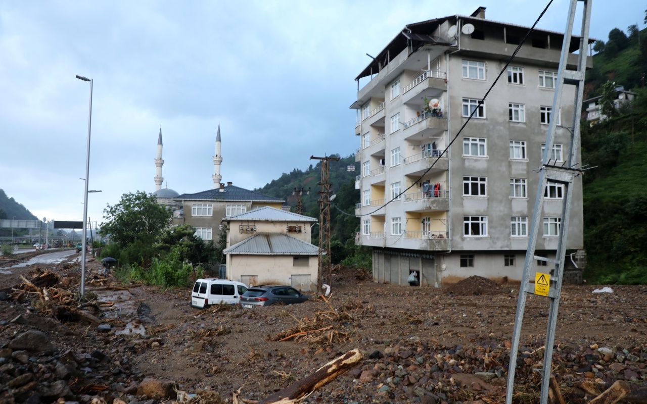 Sel ve heyelanın bilançosu ağır 10