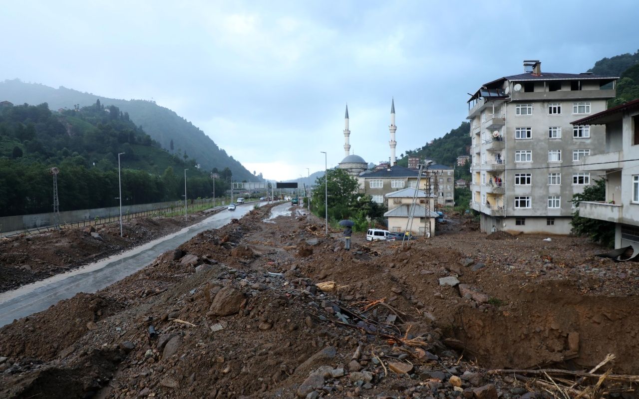 Sel ve heyelanın bilançosu ağır 12