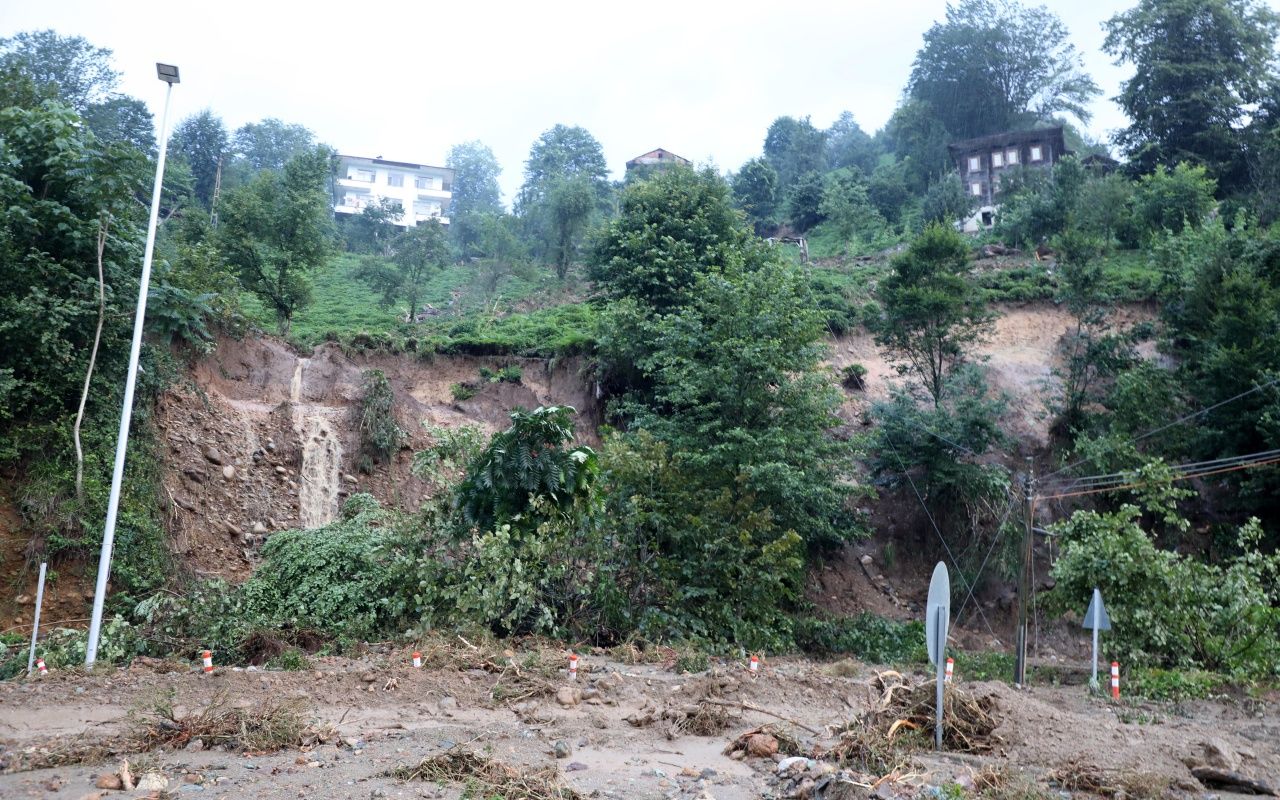 Sel ve heyelanın bilançosu ağır 14