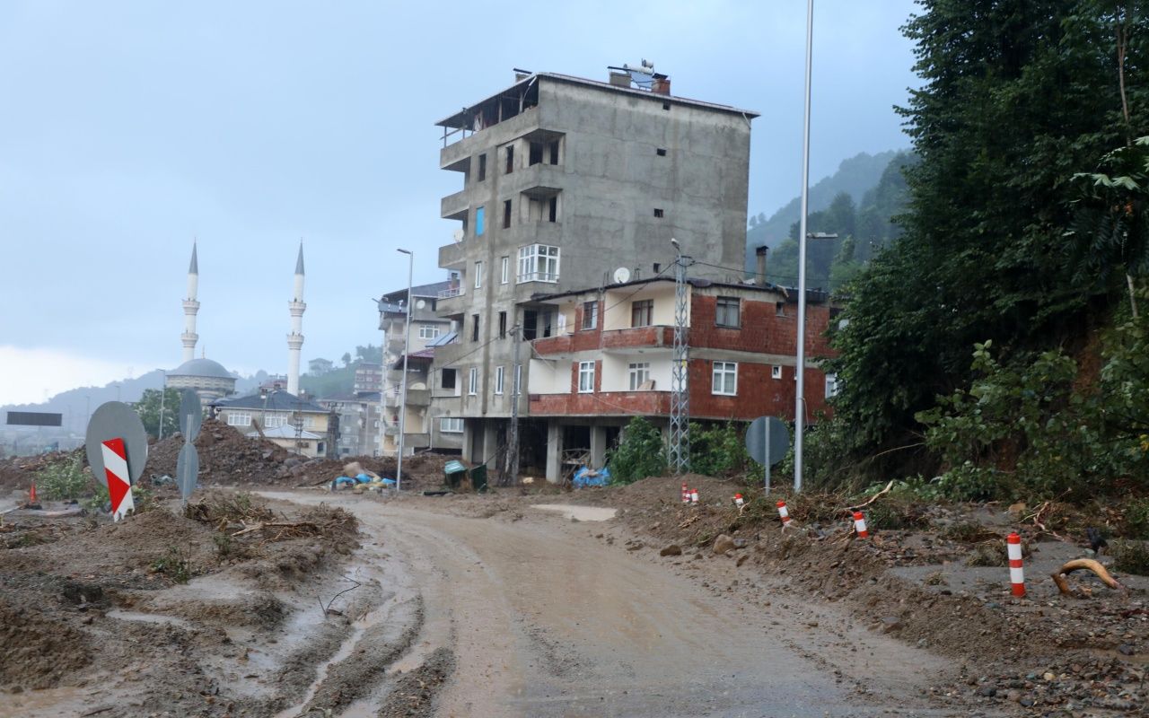 Sel ve heyelanın bilançosu ağır 8