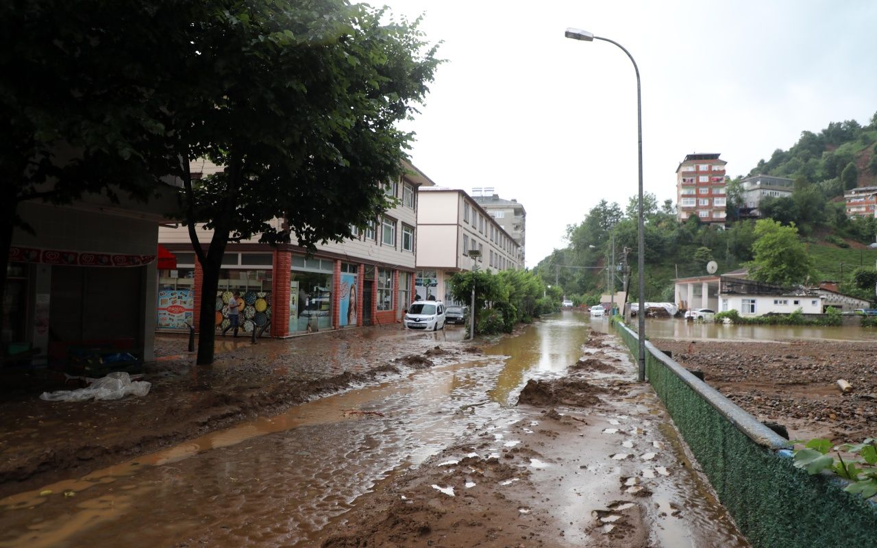 Sel ve heyelanın bilançosu ağır 6
