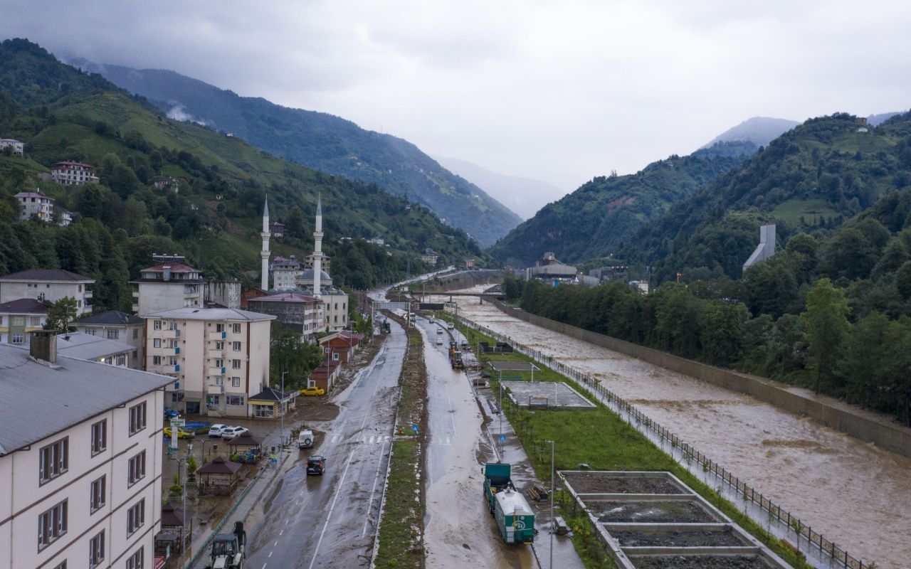 Sel ve heyelanın bilançosu ağır 43