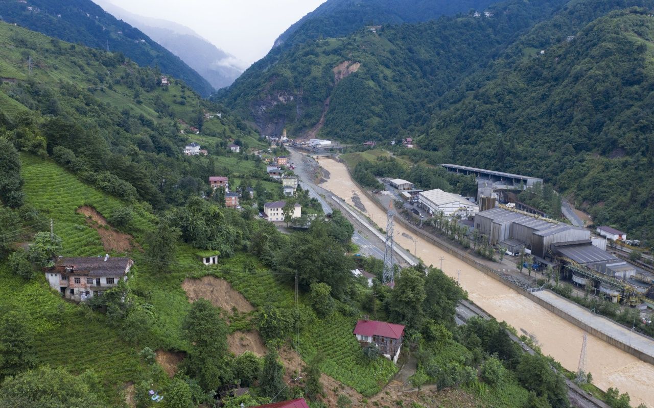Sel ve heyelanın bilançosu ağır 42