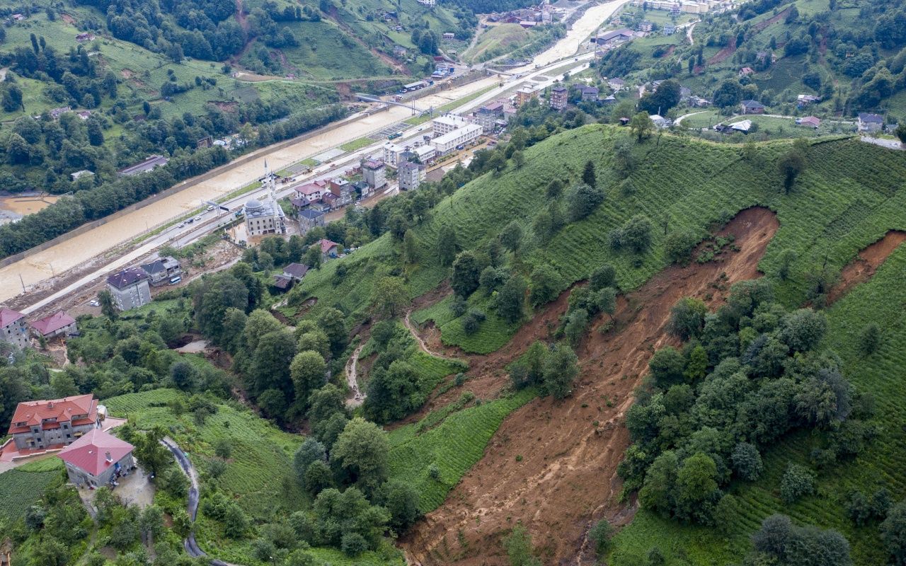 Sel ve heyelanın bilançosu ağır 38
