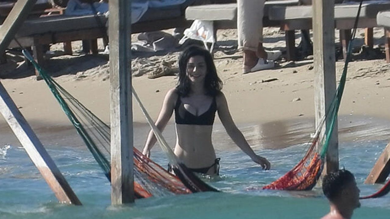Merve Boluğur'un deniz keyfi 3