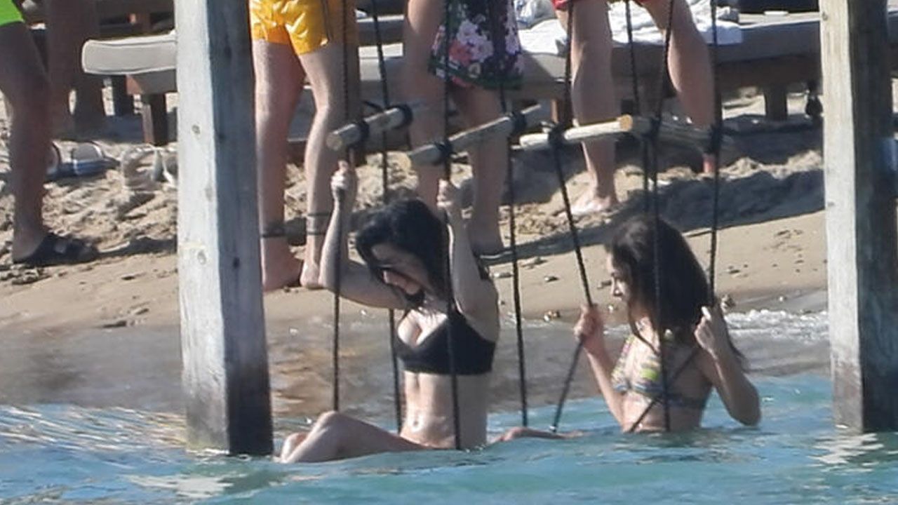 Merve Boluğur'un deniz keyfi 4