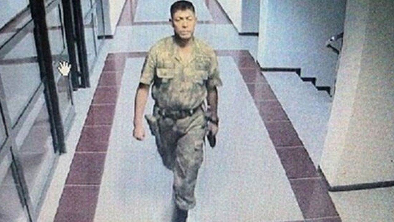 Türkiye 15 Temmuz'un kahraman bordo berelisi Ömer Halisdemir'e koşuyor 13