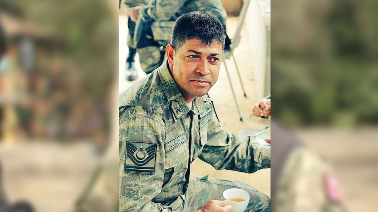 Türkiye 15 Temmuz'un kahraman bordo berelisi Ömer Halisdemir'e koşuyor 6