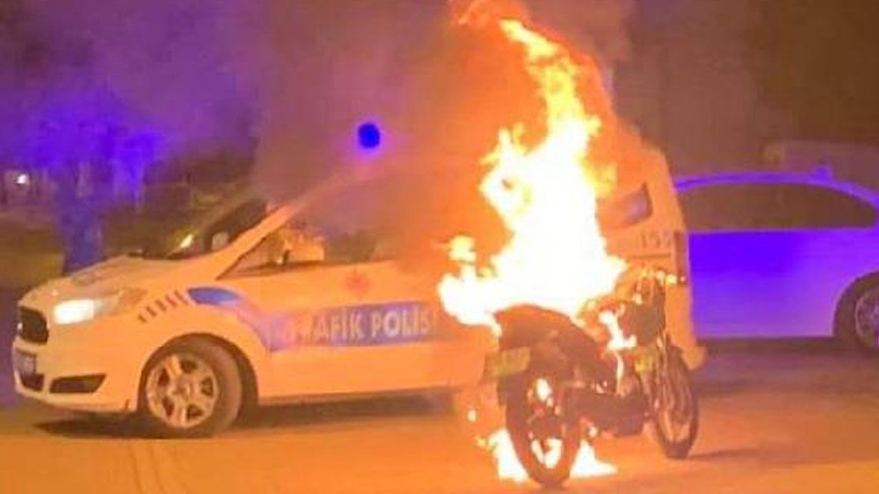 Polis ceza yazdı... Motosikletini ateşe verdi! 2