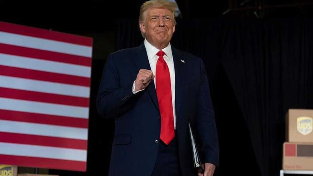 Donald Trump ve kızı Ivanka Trump sosyal medyada alay konusu oldu 3