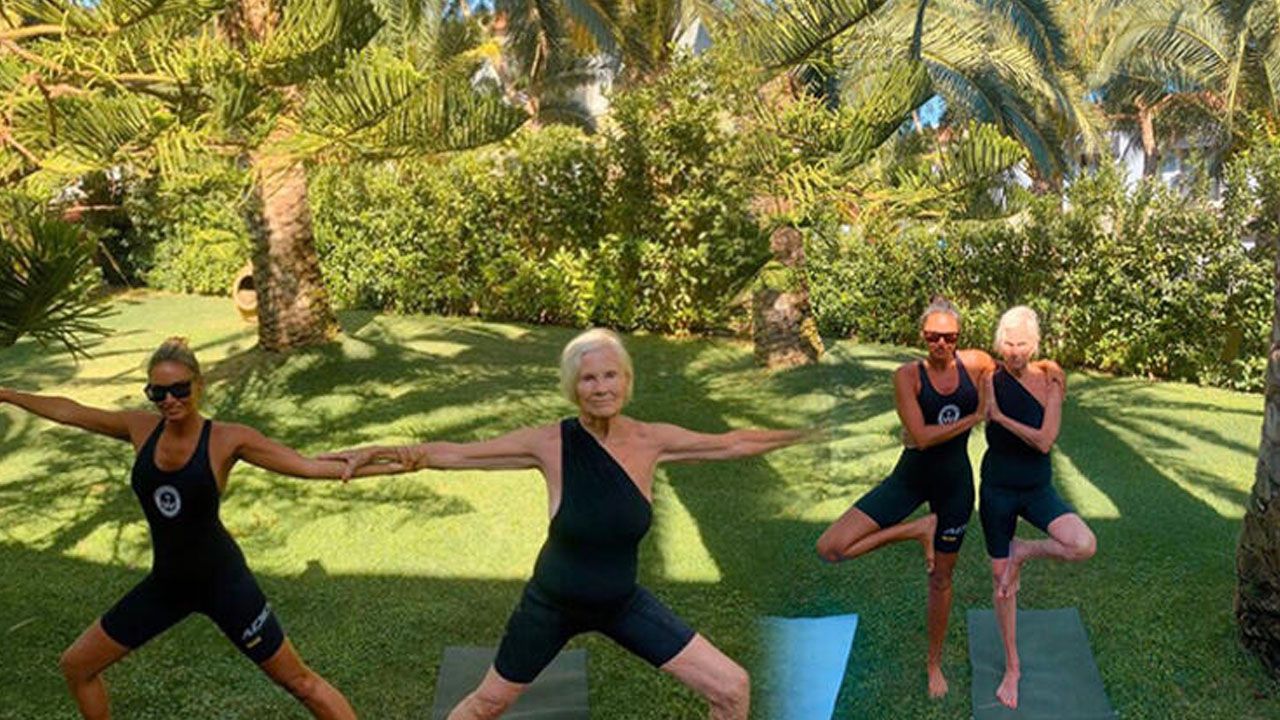 Eda Taşpınar anneannesiyle yoga yaptı 1