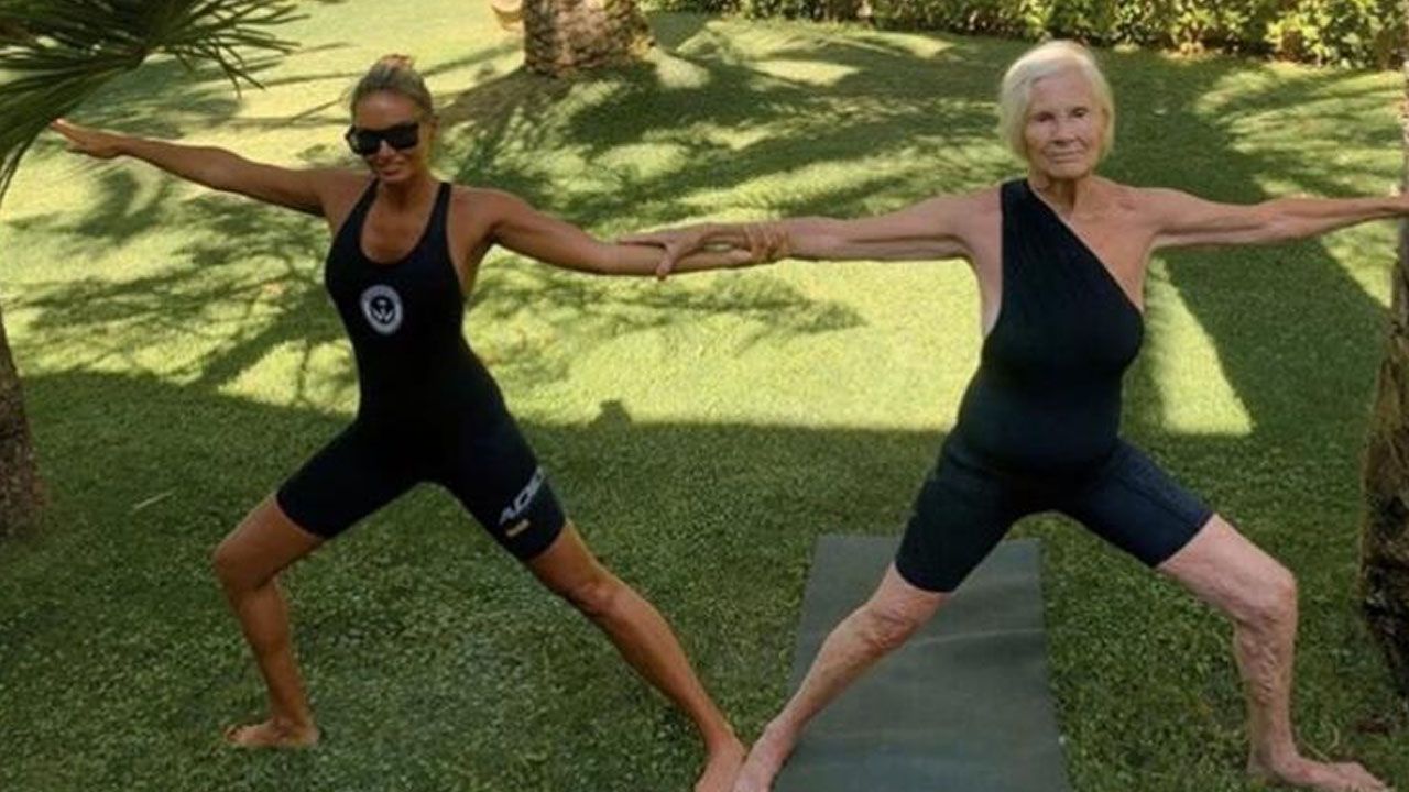 Eda Taşpınar anneannesiyle yoga yaptı 4