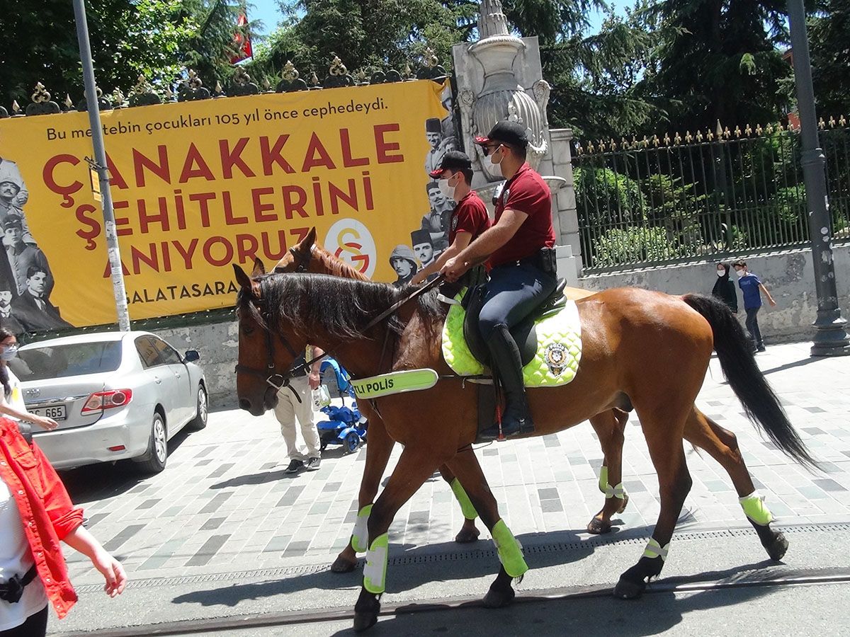 Atlı polisler İstiklal Caddesi'nde devriye gezdi 5
