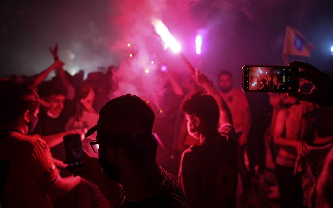 Başakşehir taraftarı sokağa döküldü 15