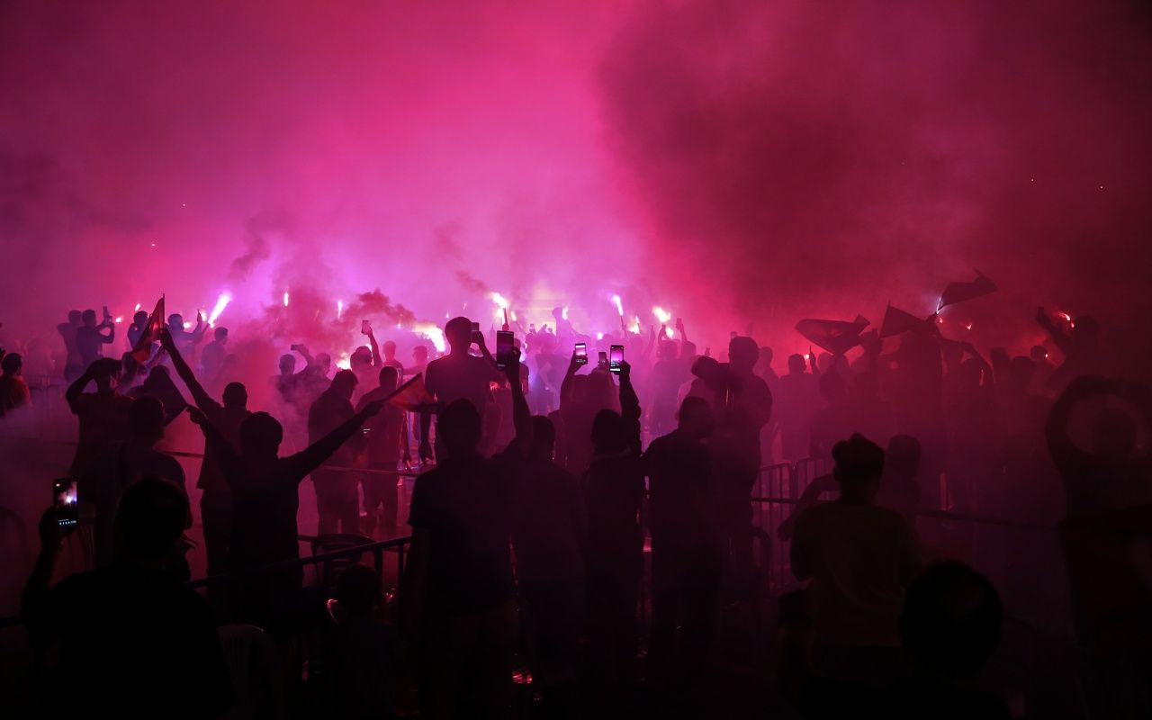 Başakşehir taraftarı sokağa döküldü 21