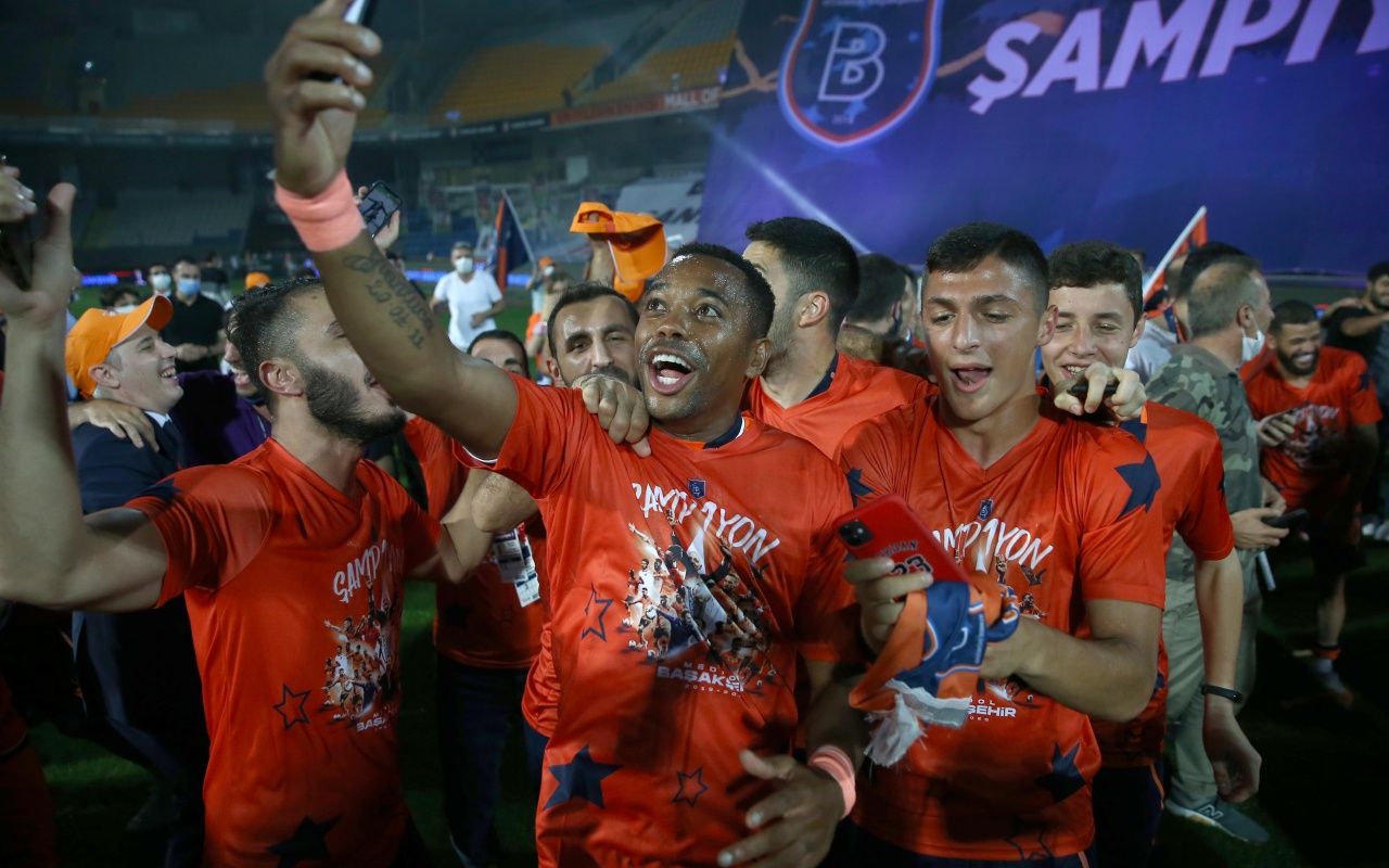 Başakşehir, şampiyonluğu böyle kutladı 2