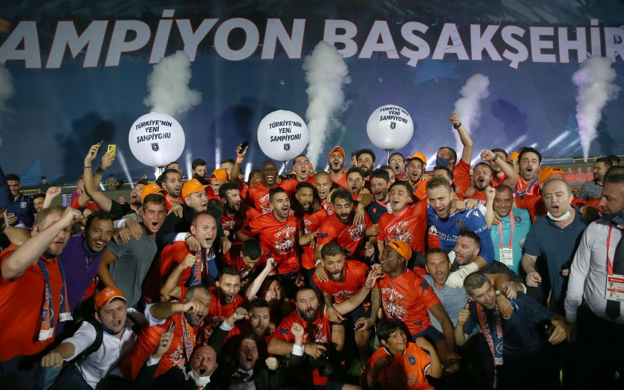 Başakşehir, şampiyonluğu böyle kutladı 3