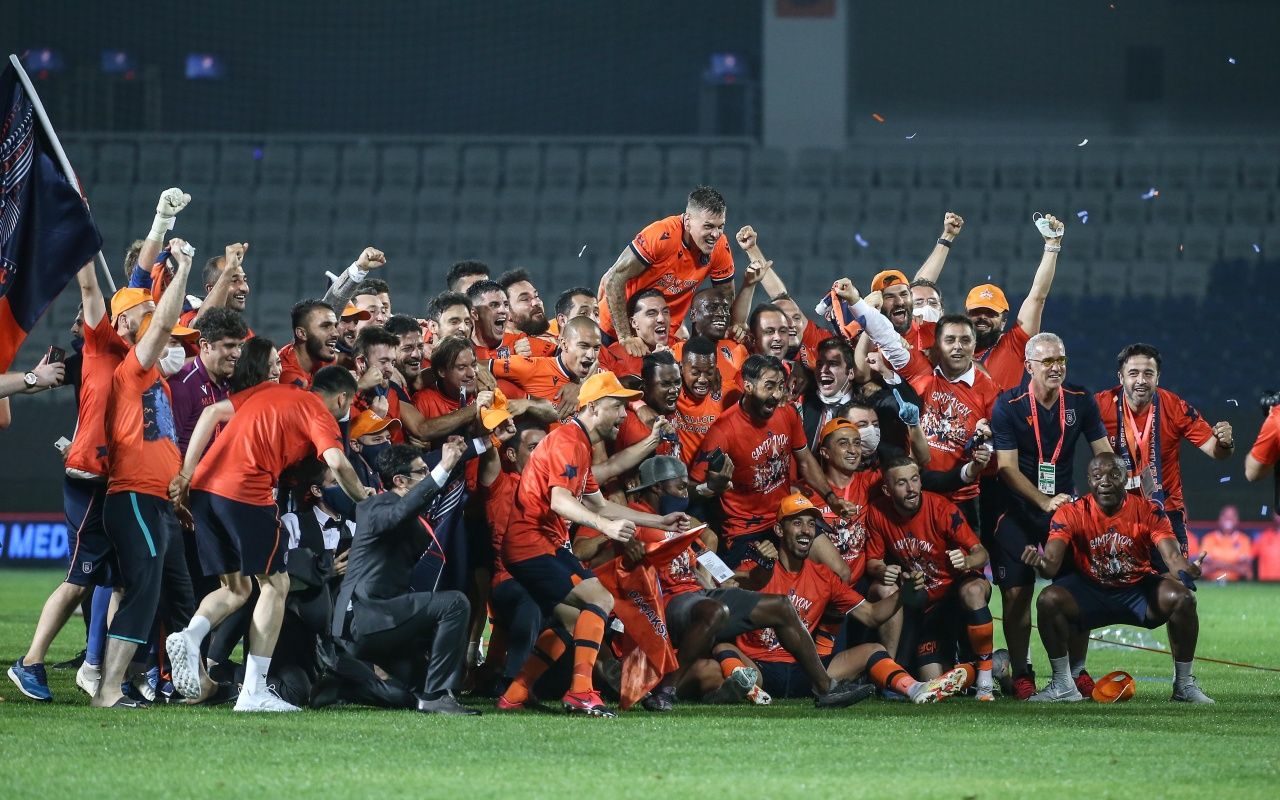 Başakşehir, şampiyonluğu böyle kutladı 1