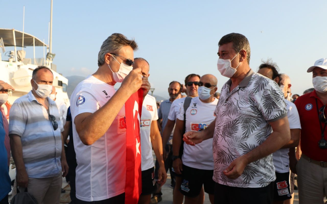 Eski bakan Tüzmen Mersin'den Kıbrıs'a yüzüyor 16