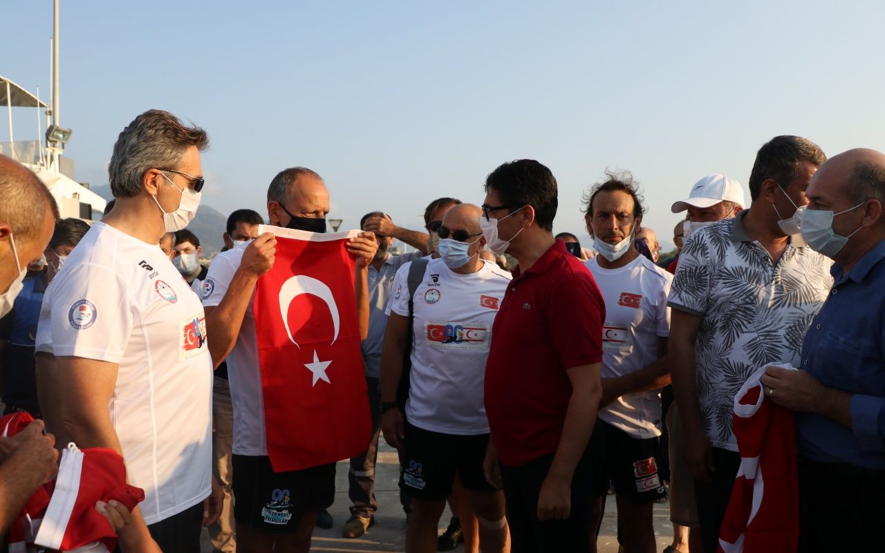 Eski bakan Tüzmen Mersin'den Kıbrıs'a yüzüyor 13