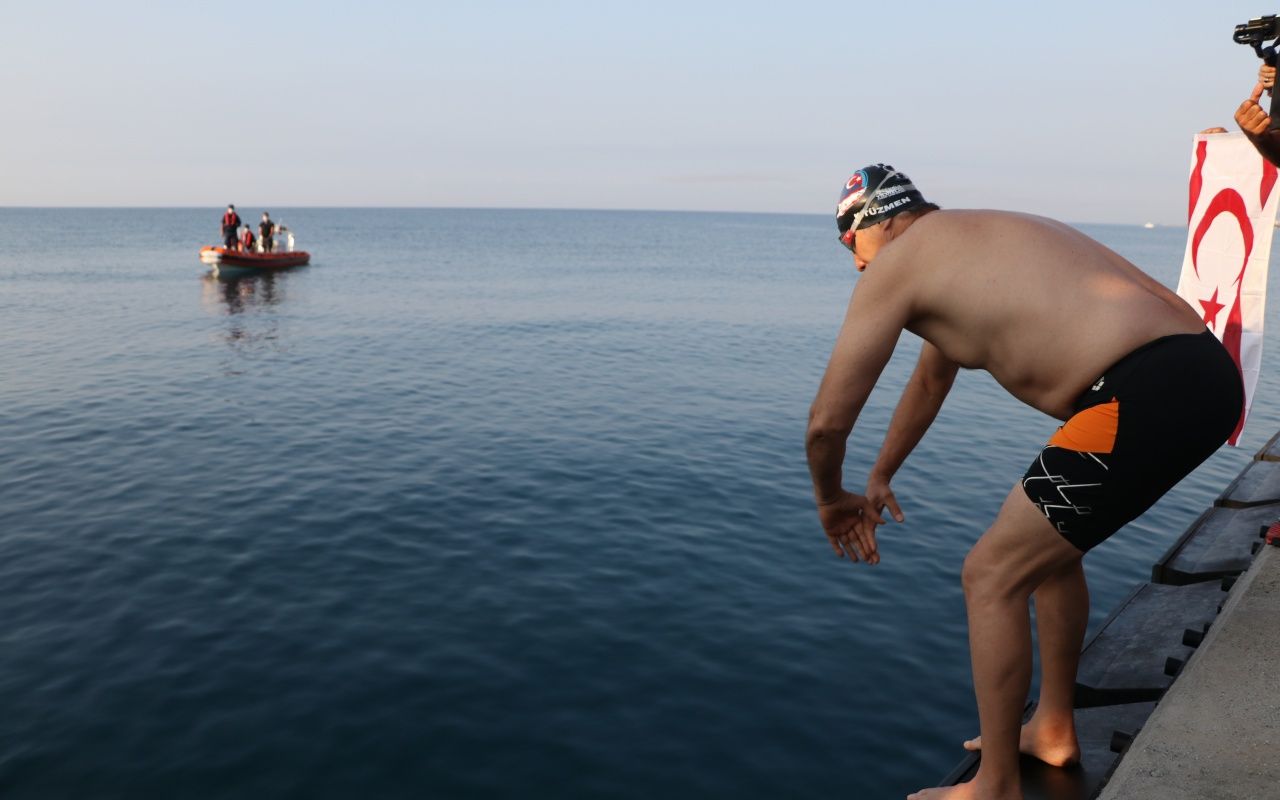 Eski bakan Tüzmen Mersin'den Kıbrıs'a yüzüyor 5