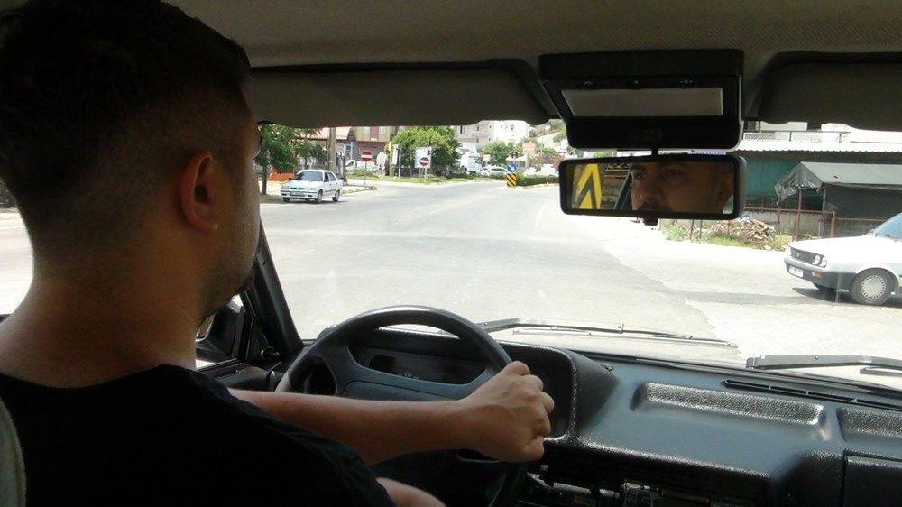 50 bin liraya aldığı 26 yıllık otomobile gözü gibi bakıyor 6