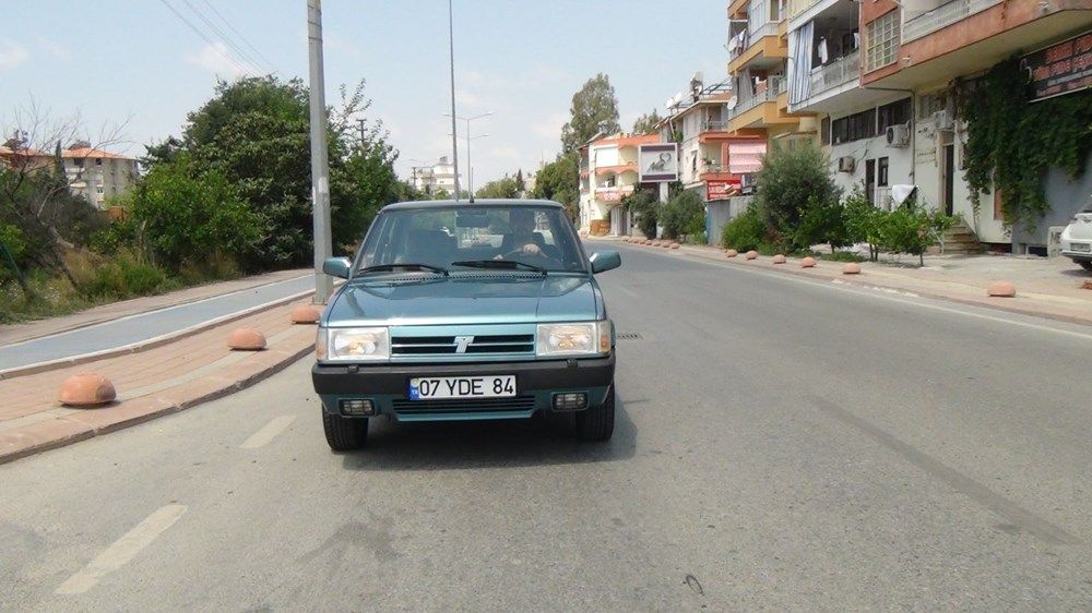 50 bin liraya aldığı 26 yıllık otomobile gözü gibi bakıyor 3