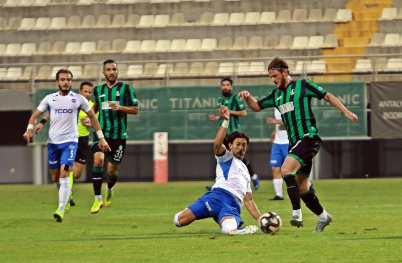 Play-Off maçından sonra ortalık karıştı! Koltuklar yumruklar hava uçuştu 19