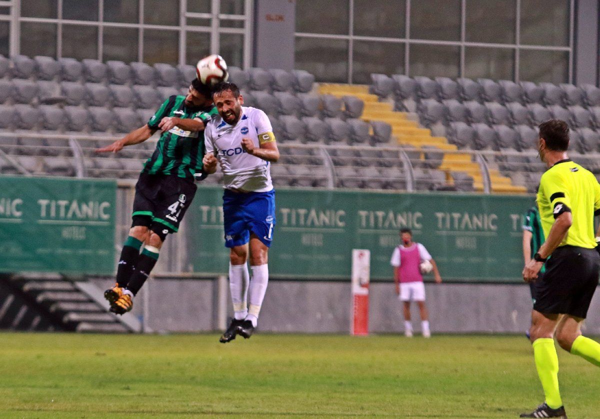 Play-Off maçından sonra ortalık karıştı! Koltuklar yumruklar hava uçuştu 18