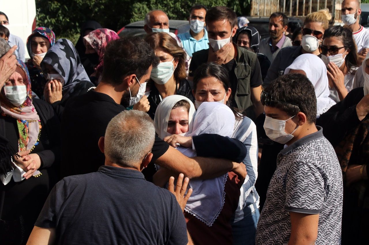 Pınar Gültekin toprağa verildi 6