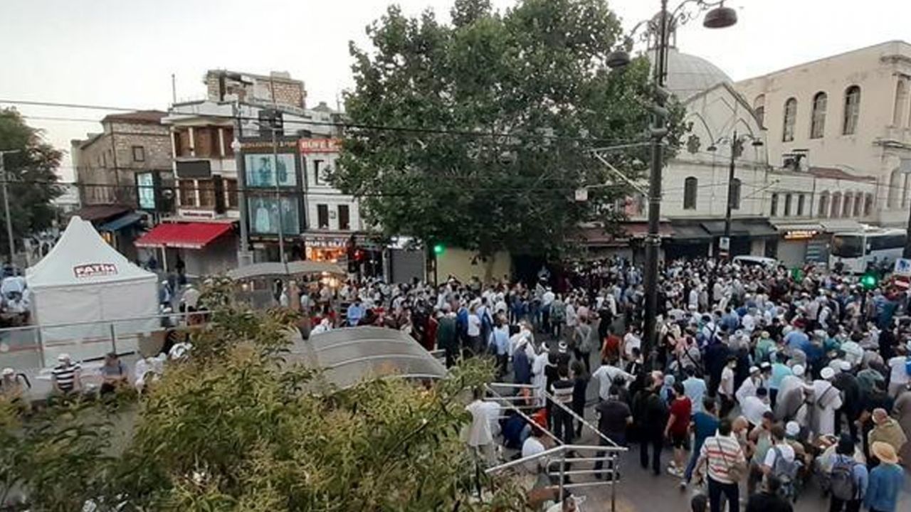 Ayasofya'da kılınan ilk Cuma namazı dünya basınında da manşetlerde 18