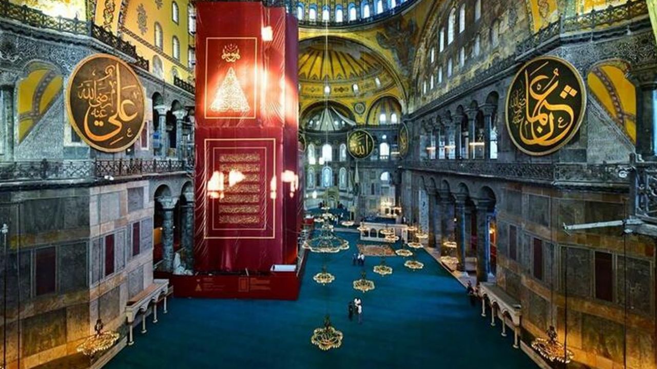 Ayasofya'da kılınan ilk Cuma namazı dünya basınında da manşetlerde 3