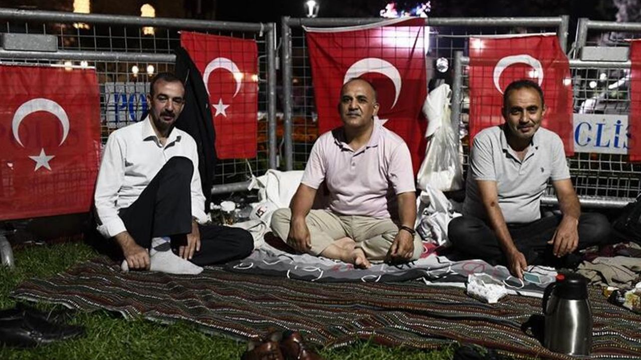 Ayasofya'da kılınan ilk Cuma namazı dünya basınında da manşetlerde 7