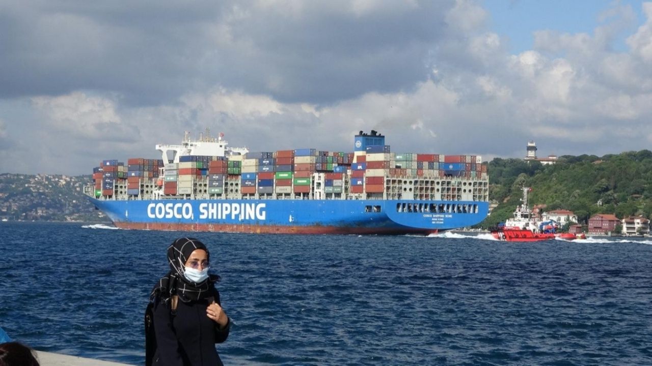Dev gemi İstanbul Boğazı'ndan geçti 1