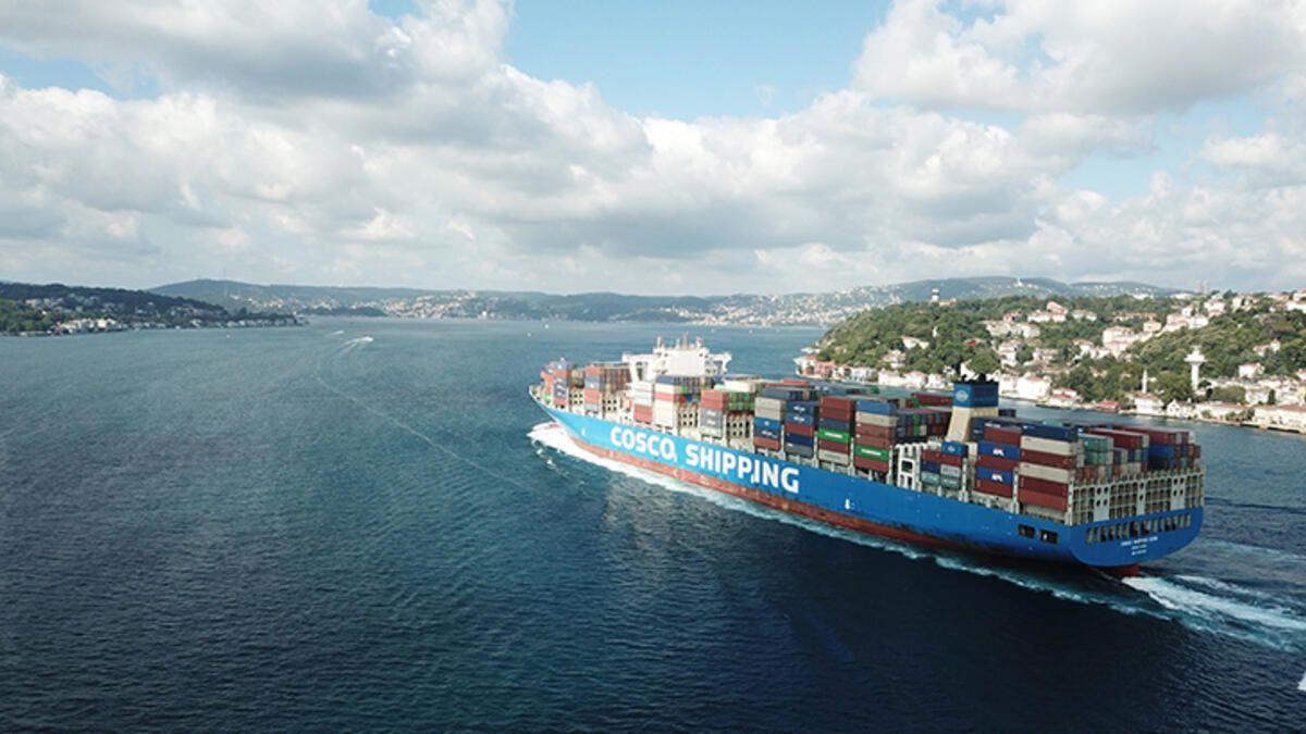 Dev gemi İstanbul Boğazı'ndan geçti 3
