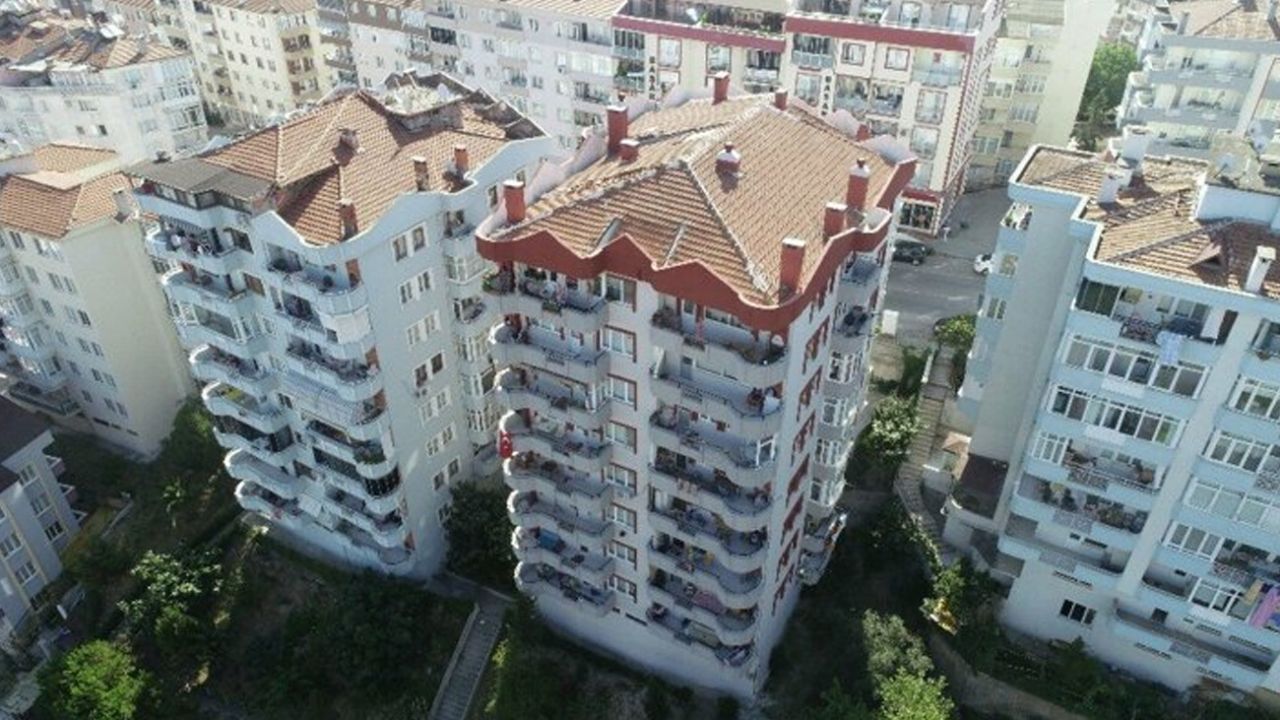 9 katlı binanın kolonu patladı! 6