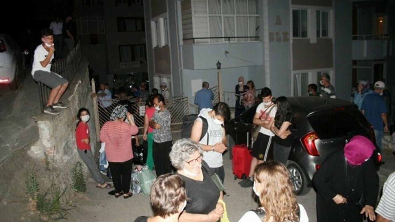9 katlı binanın kolonu patladı! 7